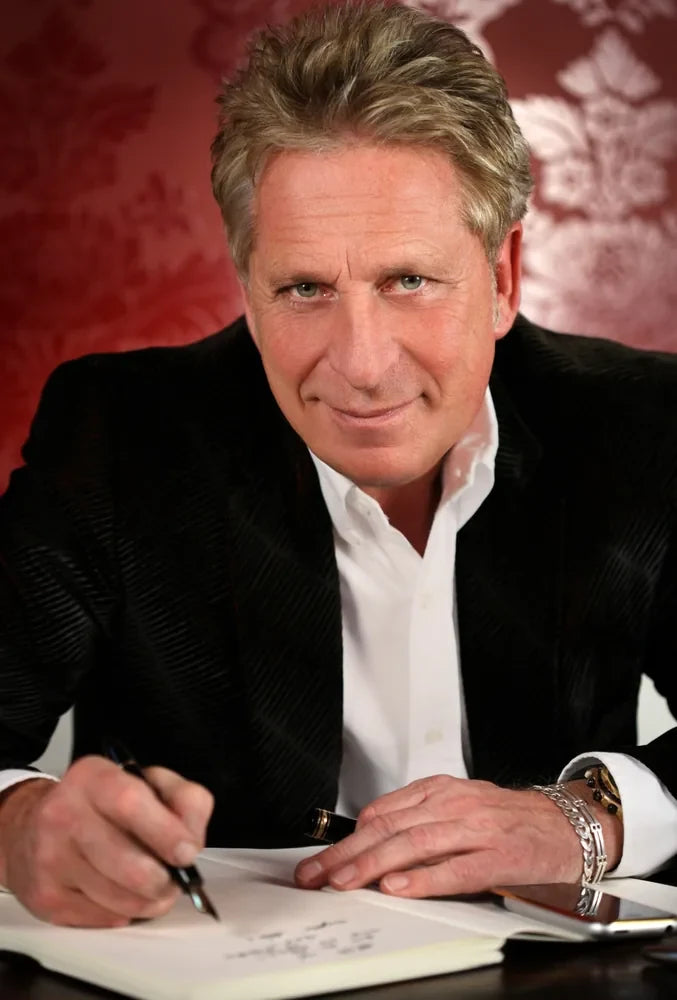 Rudi Neidhardt heute am Schreibtisch